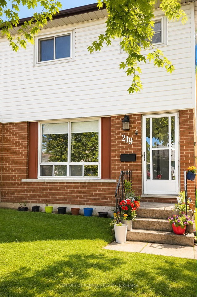219 Barkley Crescent