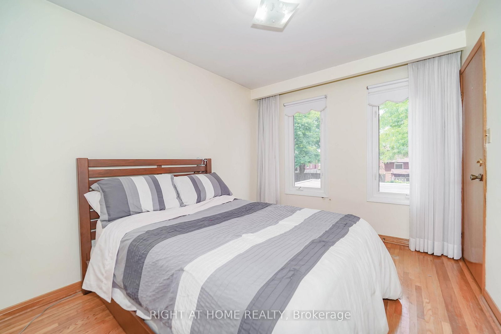 2 Lapworth Crescent • Toronto, ON photo 21