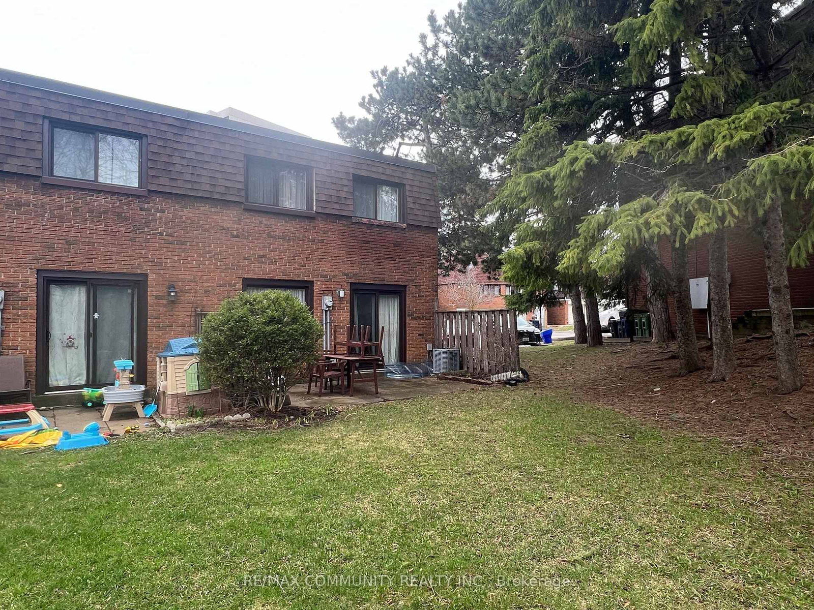 284 Sprucewood Court • Toronto, ON photo 18