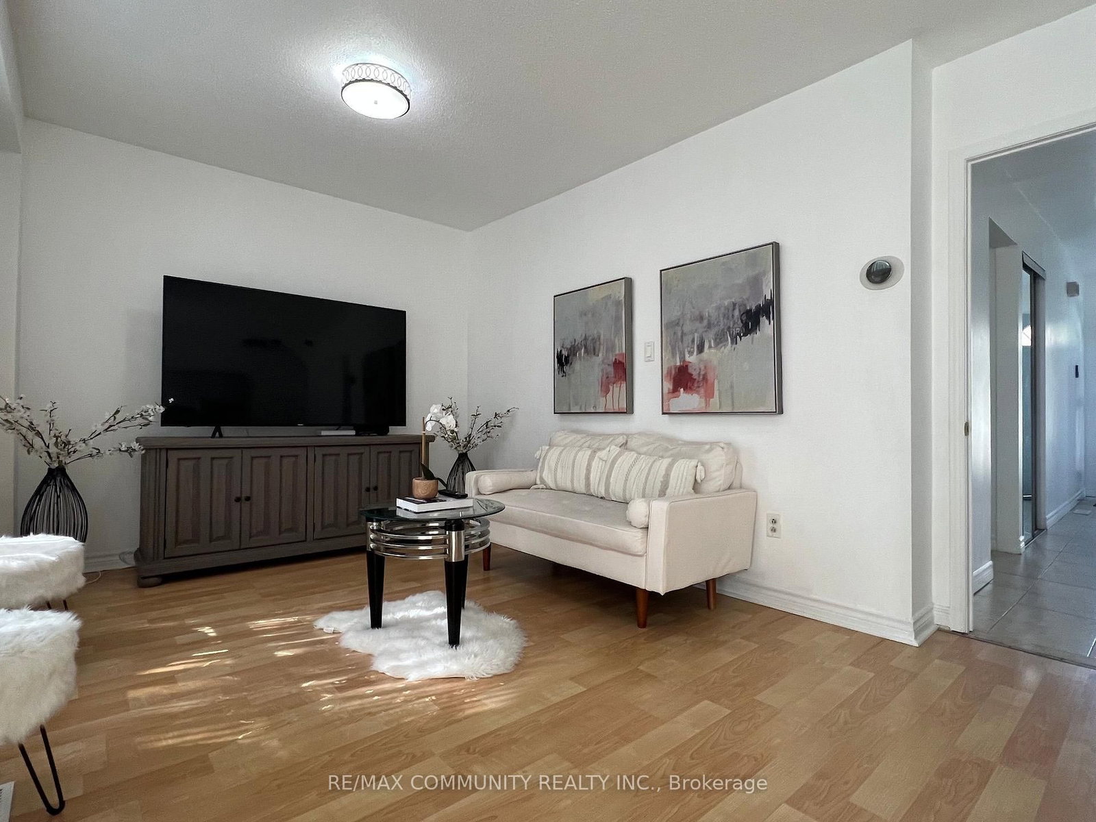 284 Sprucewood Court • Toronto, ON photo 4