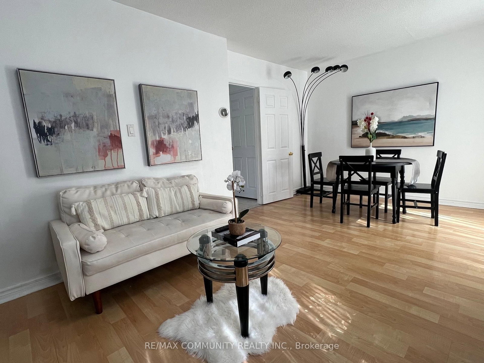 284 Sprucewood Court • Toronto, ON photo 5