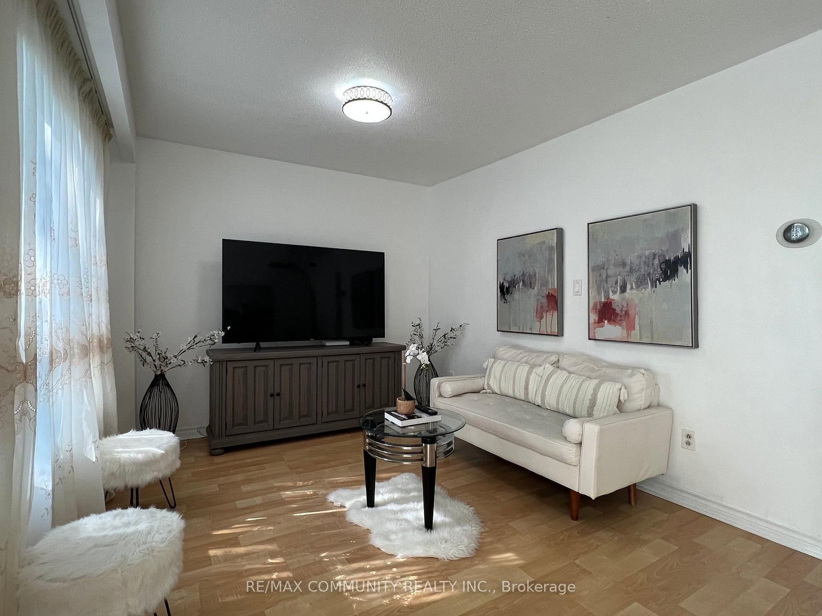 284 Sprucewood Court • Toronto, ON photo 6