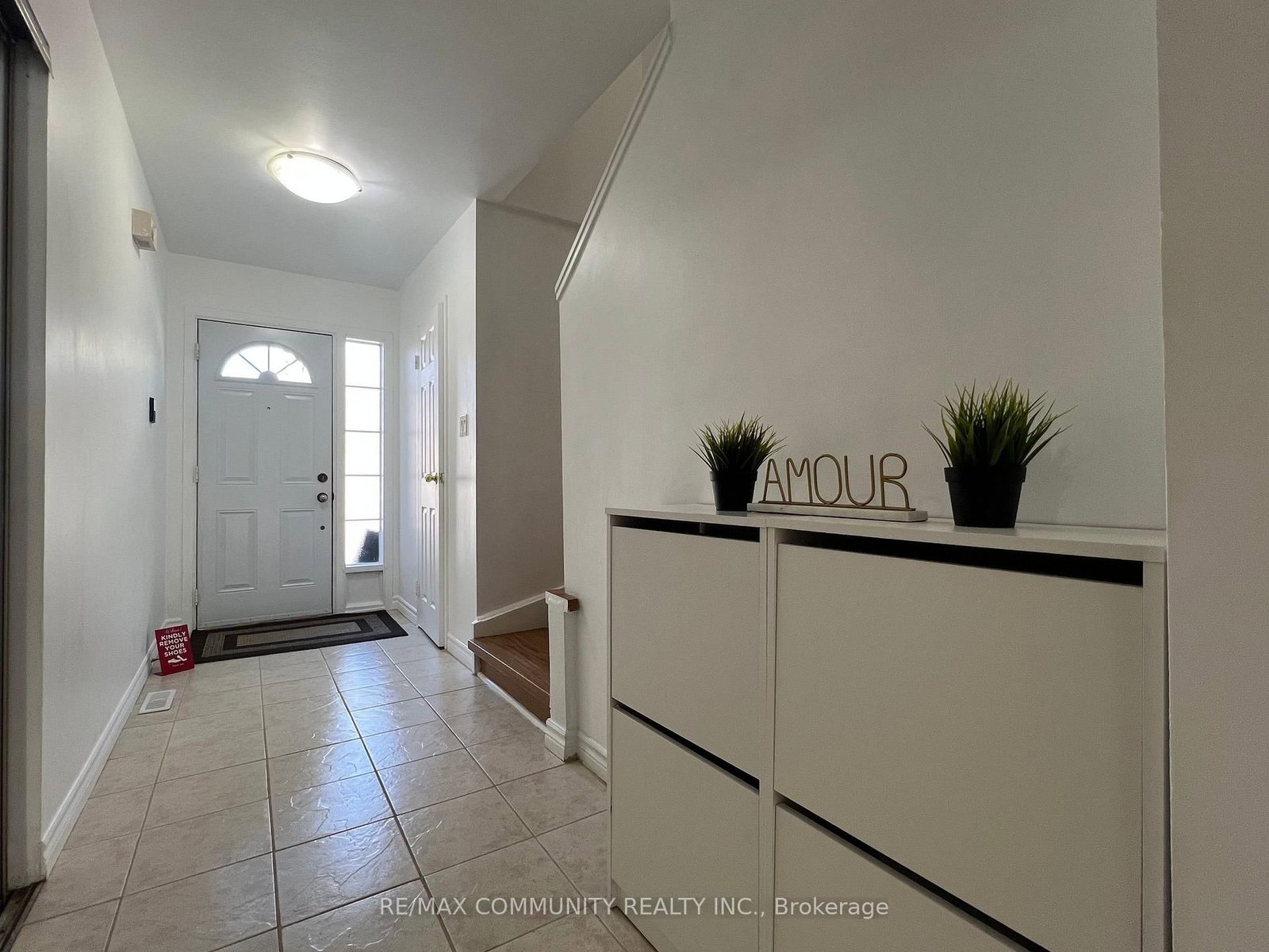 284 Sprucewood Court • Toronto, ON photo 9