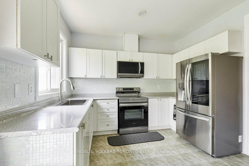 94 Wilkie Lane • Ajax, ON photo 12