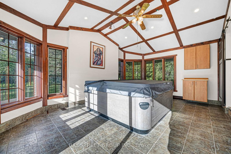 236 Summit Dr photo 5