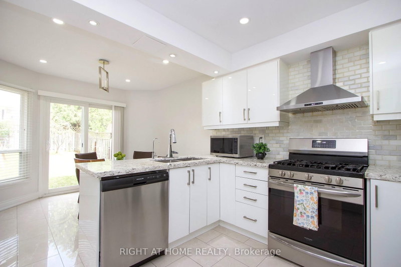 865 Attersley Drive