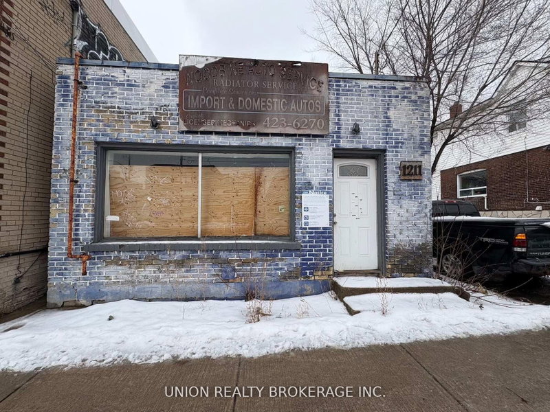 1211 Woodbine Avenue, Toronto
