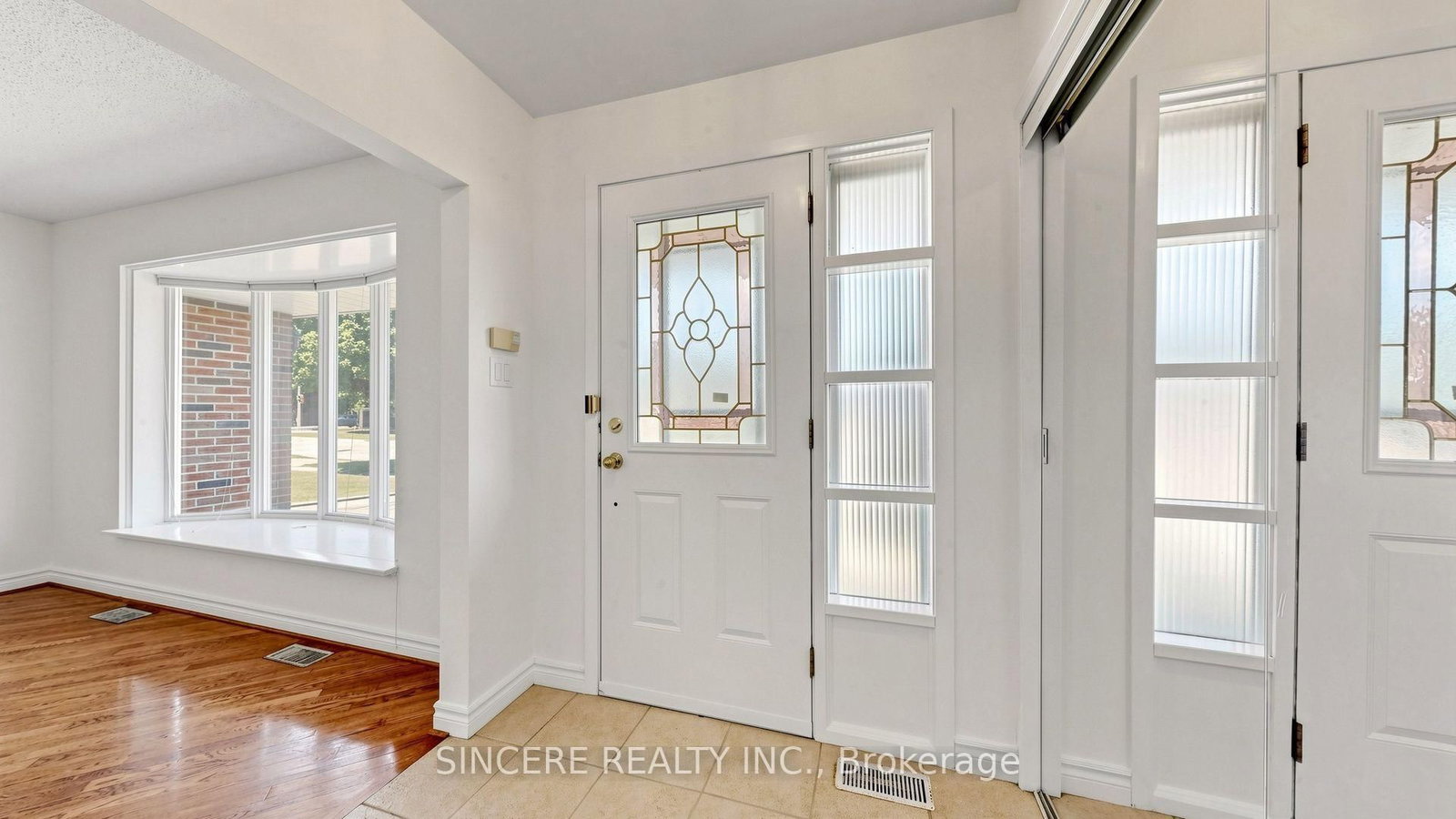 5 Glendower Circuit • Toronto, ON photo 20
