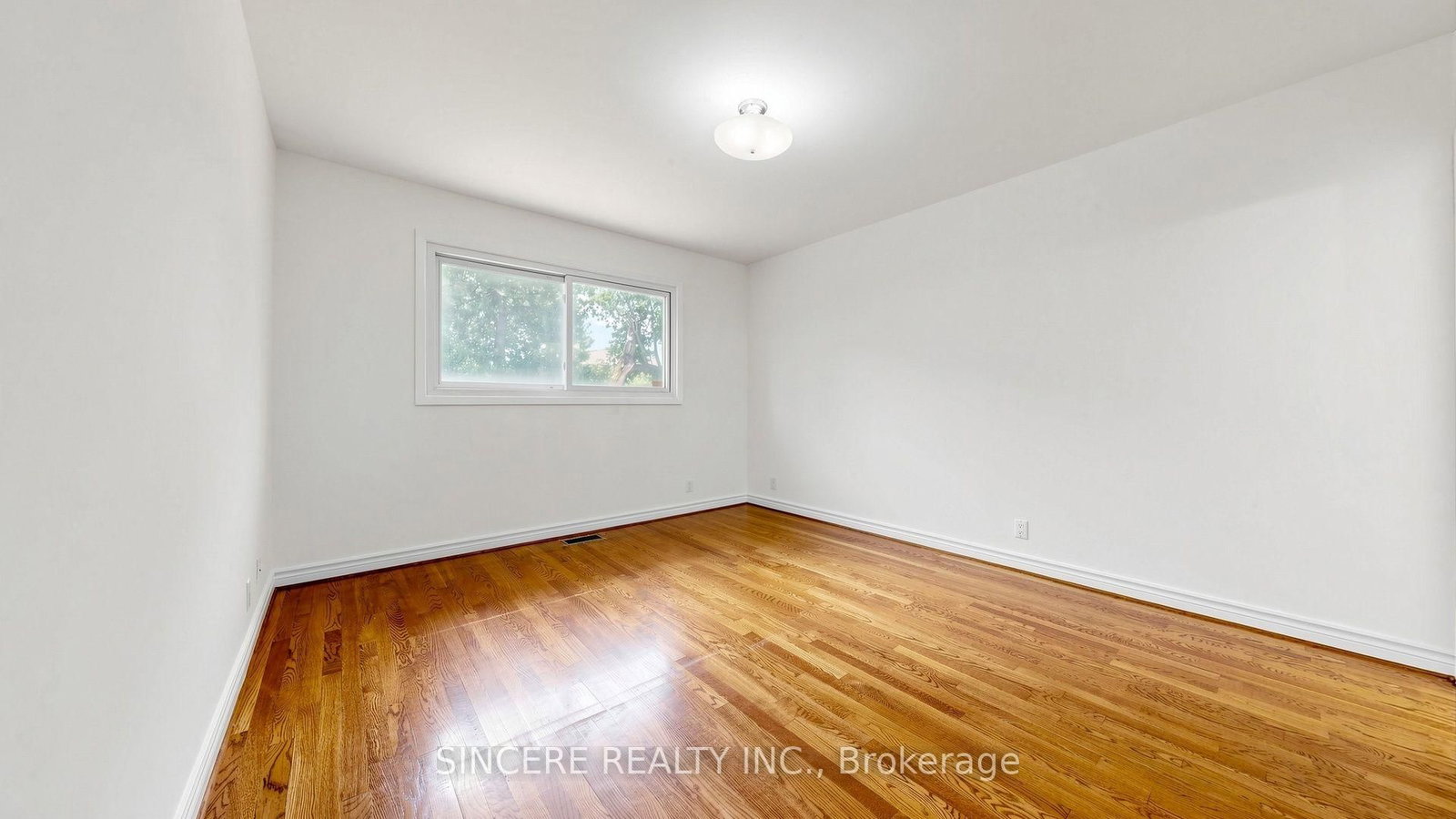 5 Glendower Circuit • Toronto, ON photo 23