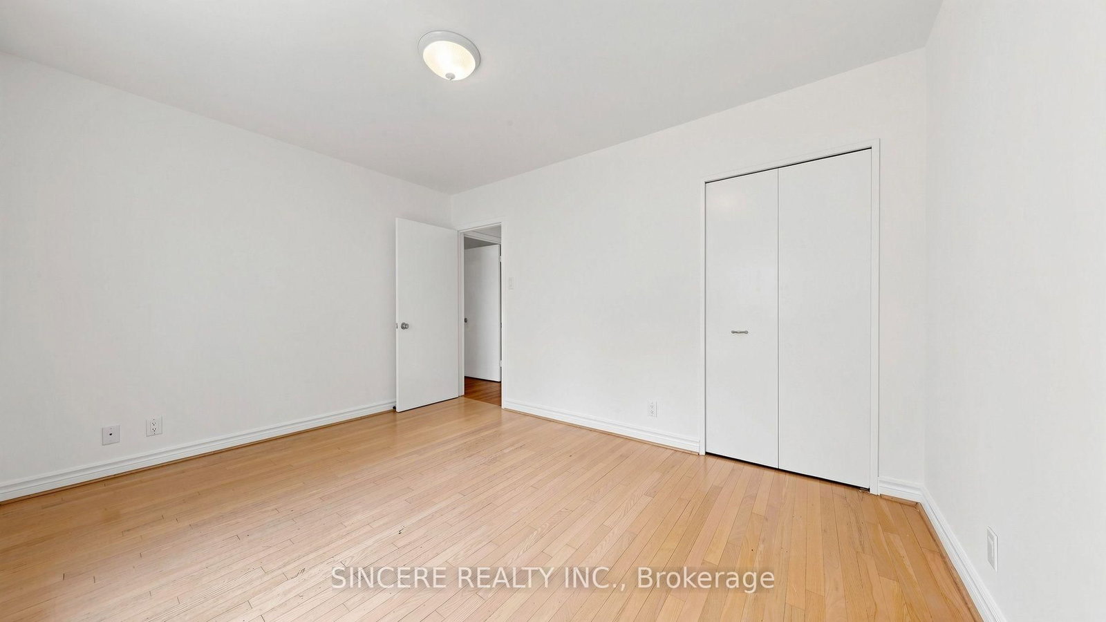 5 Glendower Circuit • Toronto, ON photo 32