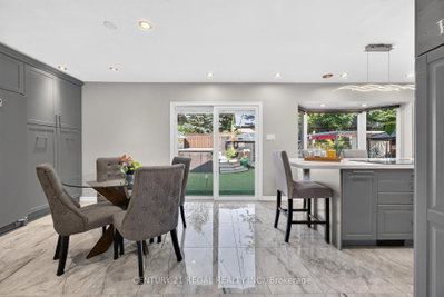 481 W Camelot Drive • Oshawa, ON photo 9