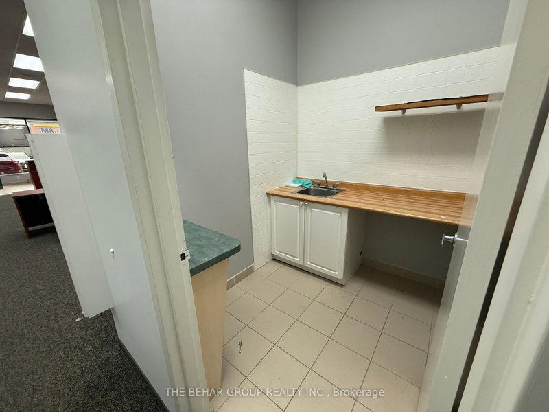 1288 Ritson Rd N photo 4
