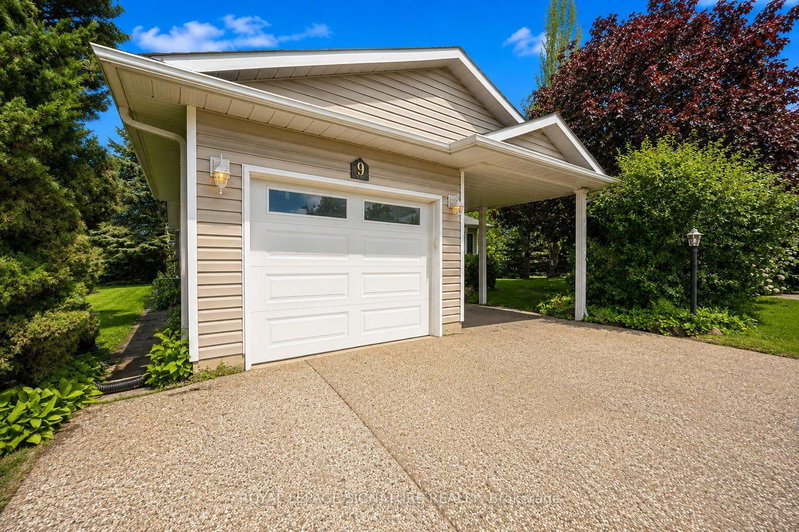 9 Huron Crt photo 4