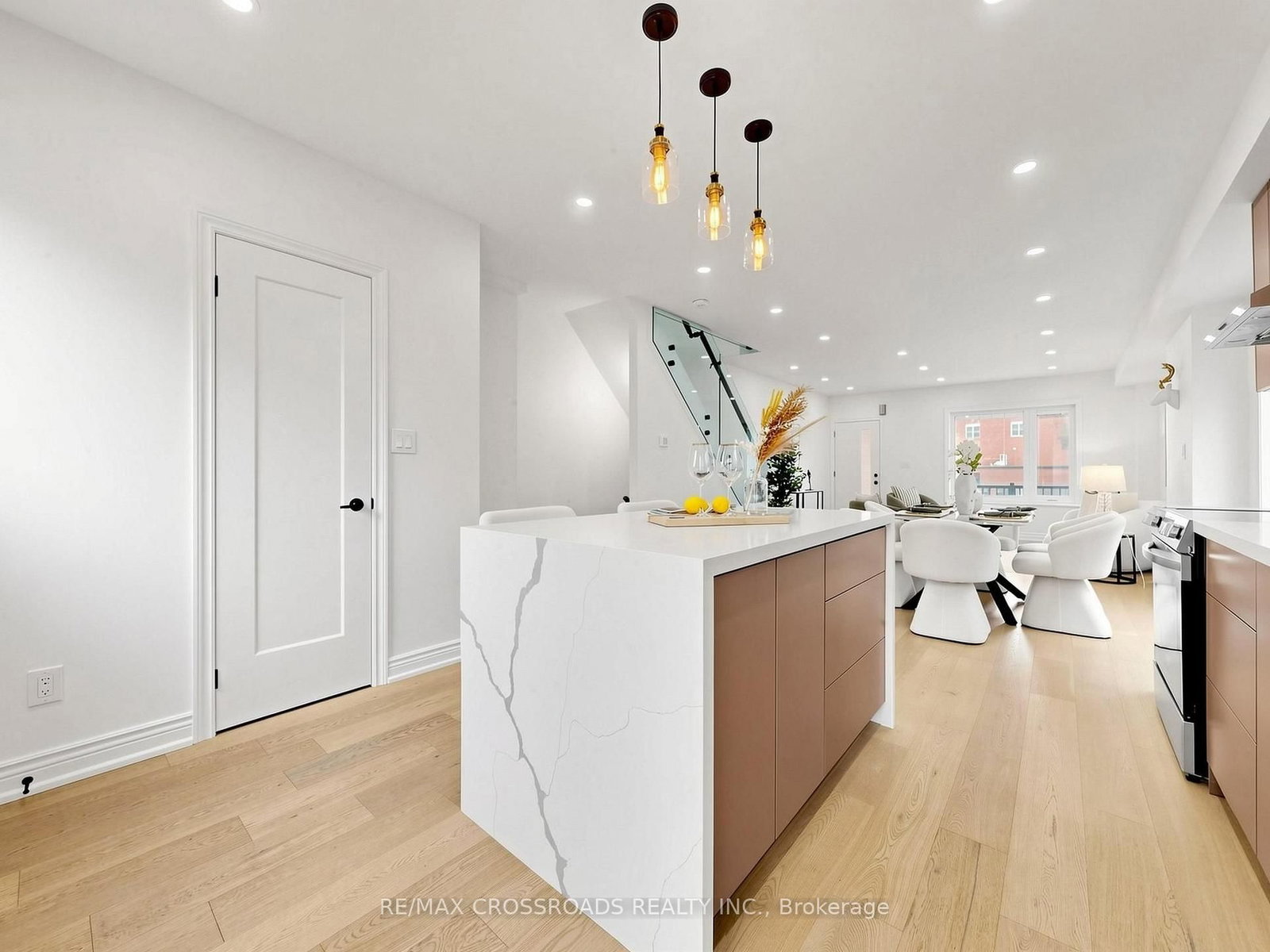 548 Glebeholme Boulevard • Toronto, ON photo 18
