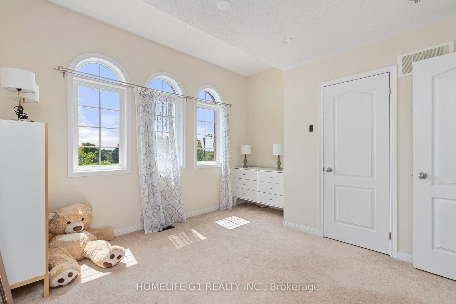 10 Hurst Drive • Ajax, ON photo 17