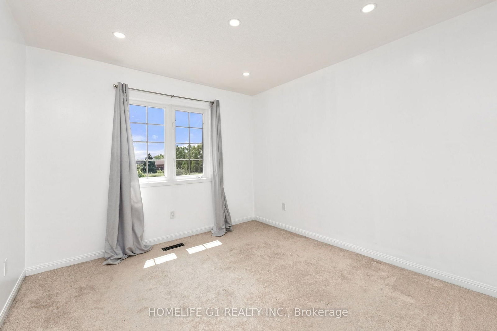 10 Hurst Drive • Ajax, ON photo 18