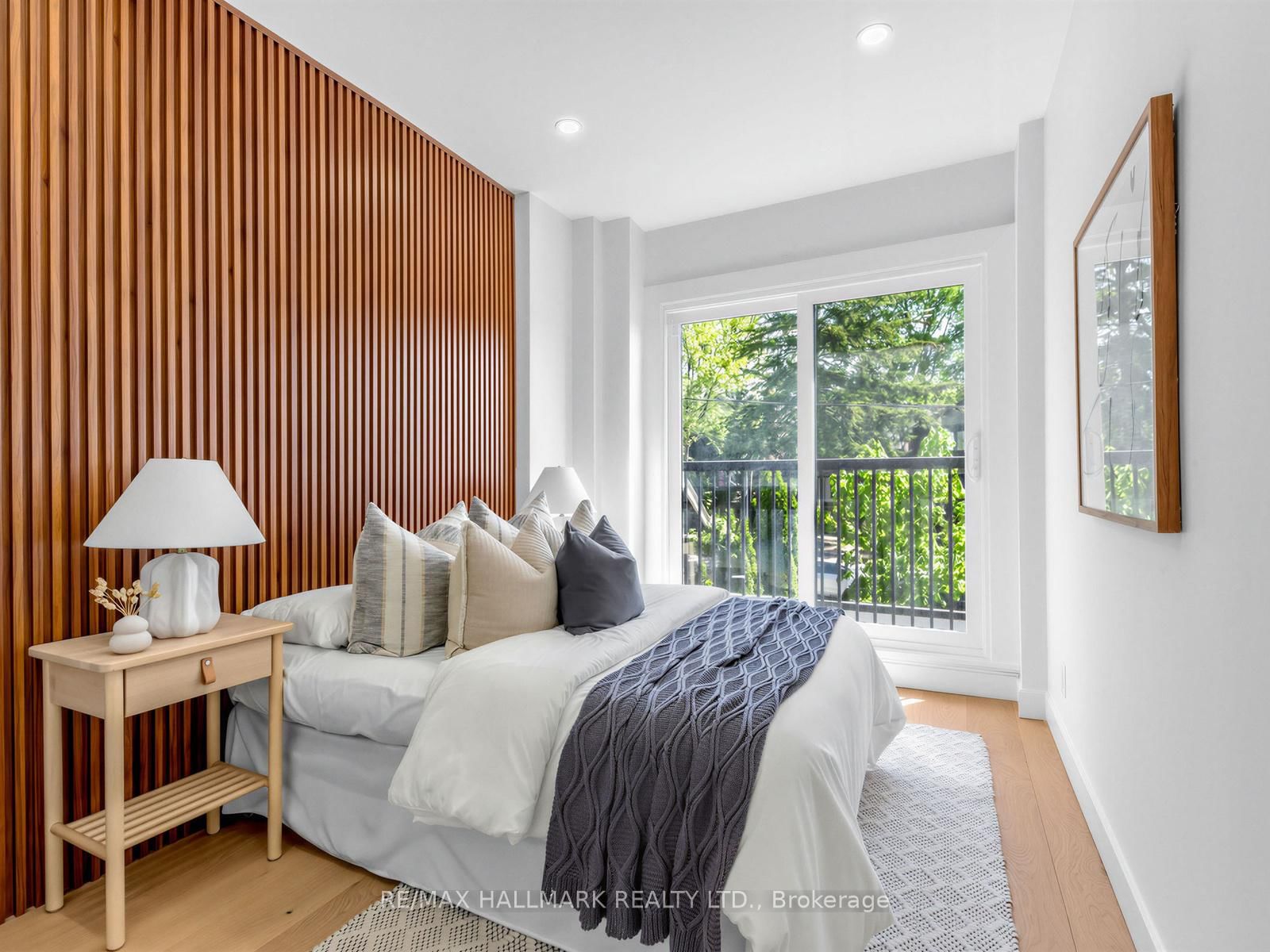208 Gainsborough Road • Toronto, ON photo 18