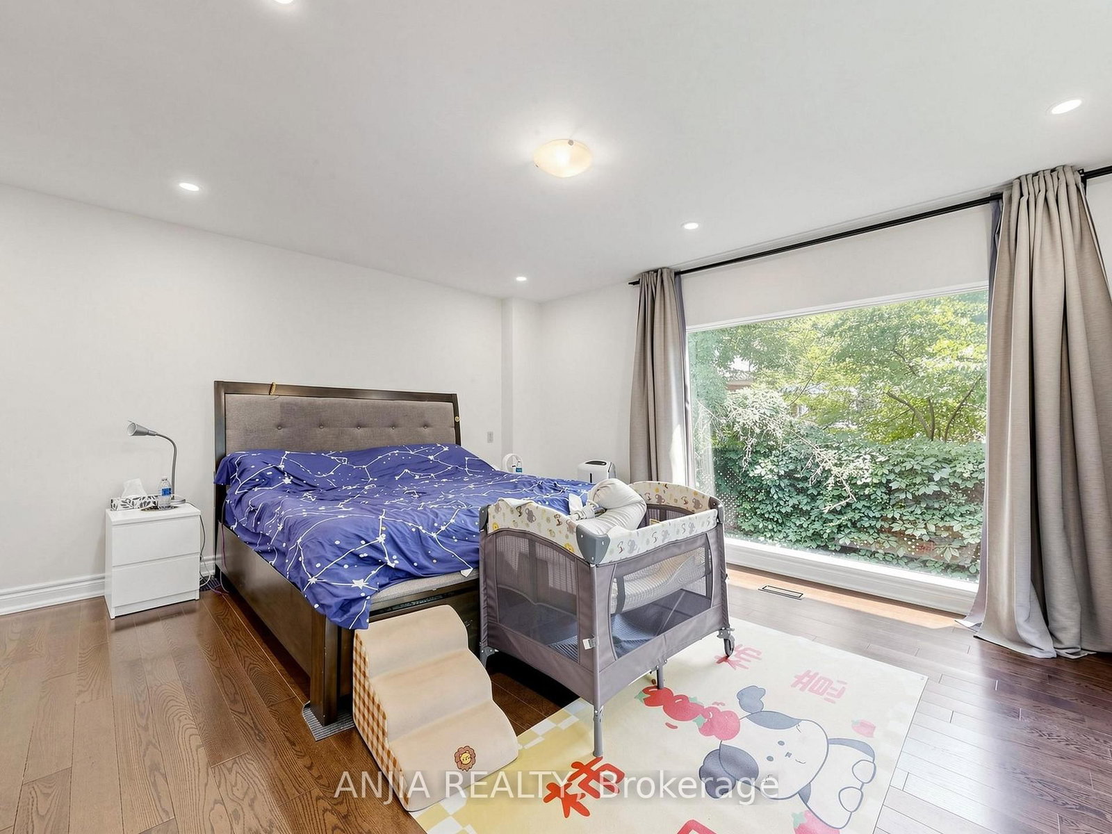 8 Applefield Drive • Toronto, ON photo 23