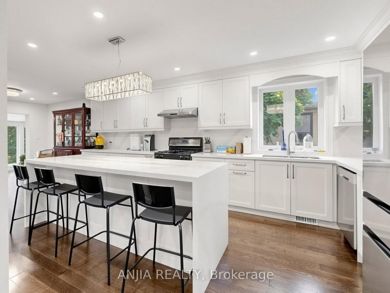 8 Applefield Dr photo 4
