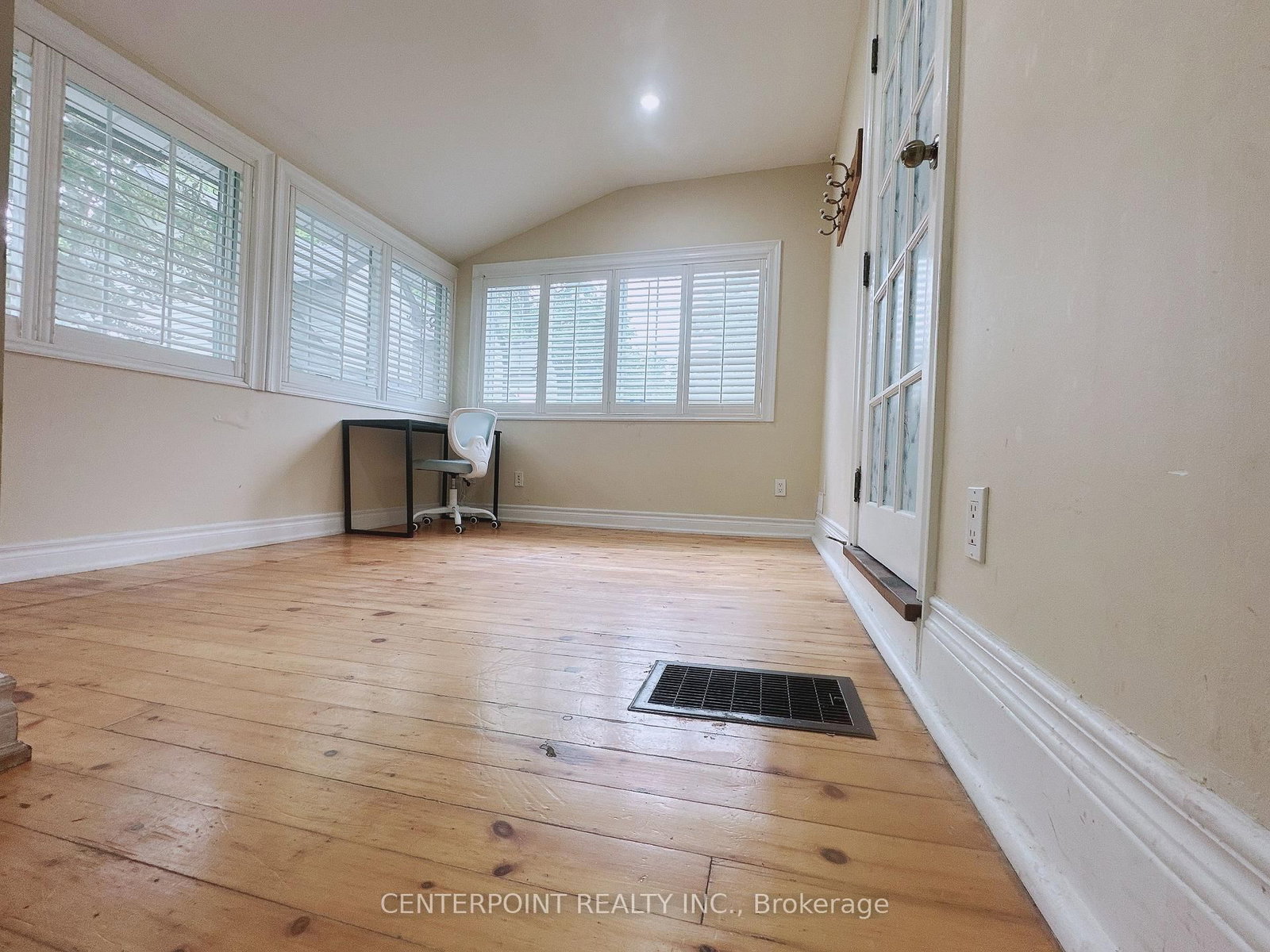 Apt 3 - 555 Military Trail, Toronto 4