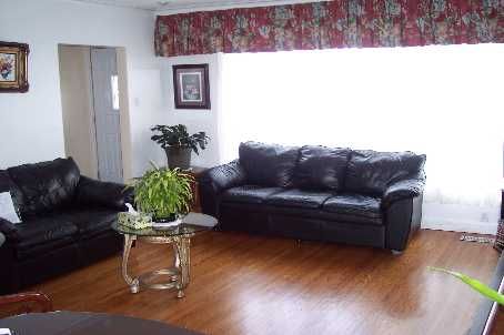 3261 Lawrence Ave E, Toronto, M1H1A5 | Image 3