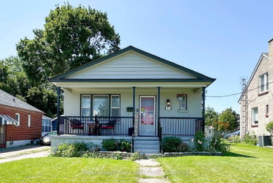1074 Simcoe Street S