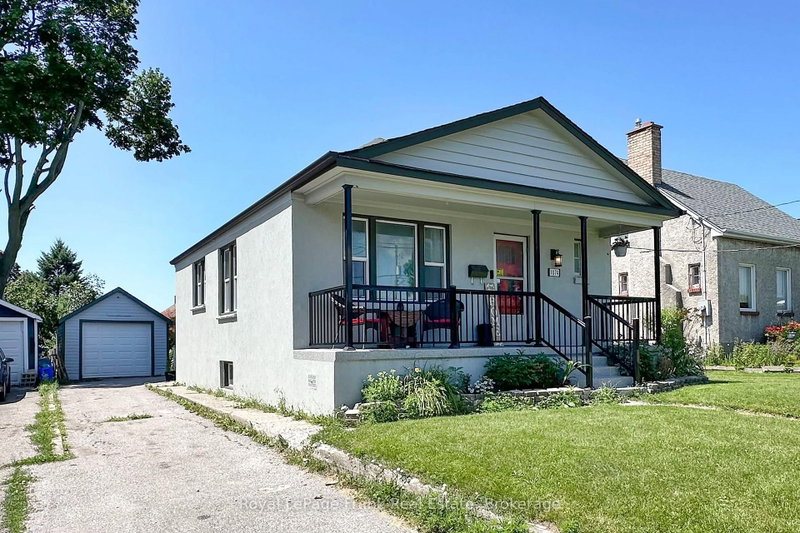 1074 Simcoe Street S