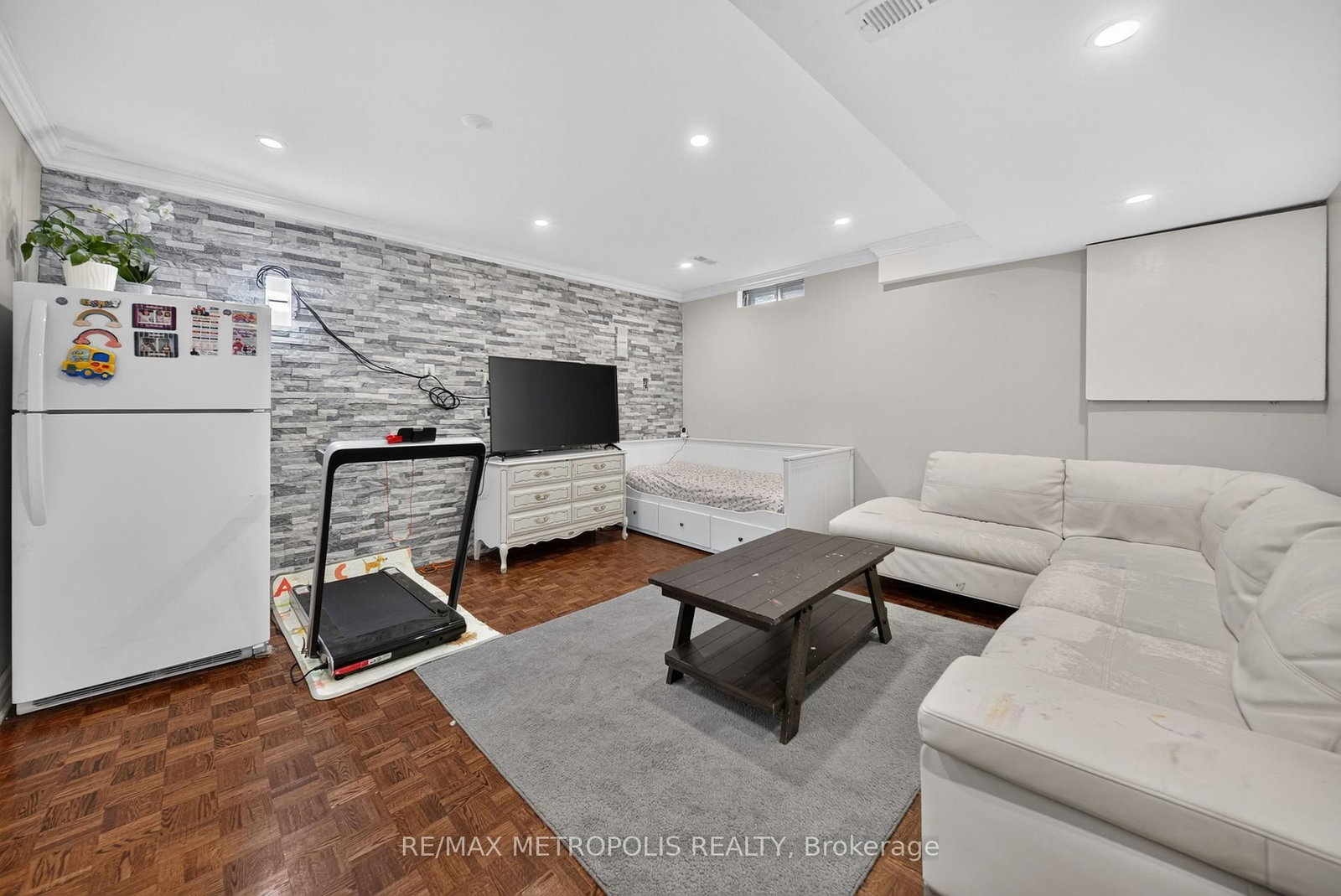 16 Stanbridge Court • Toronto, ON photo 39