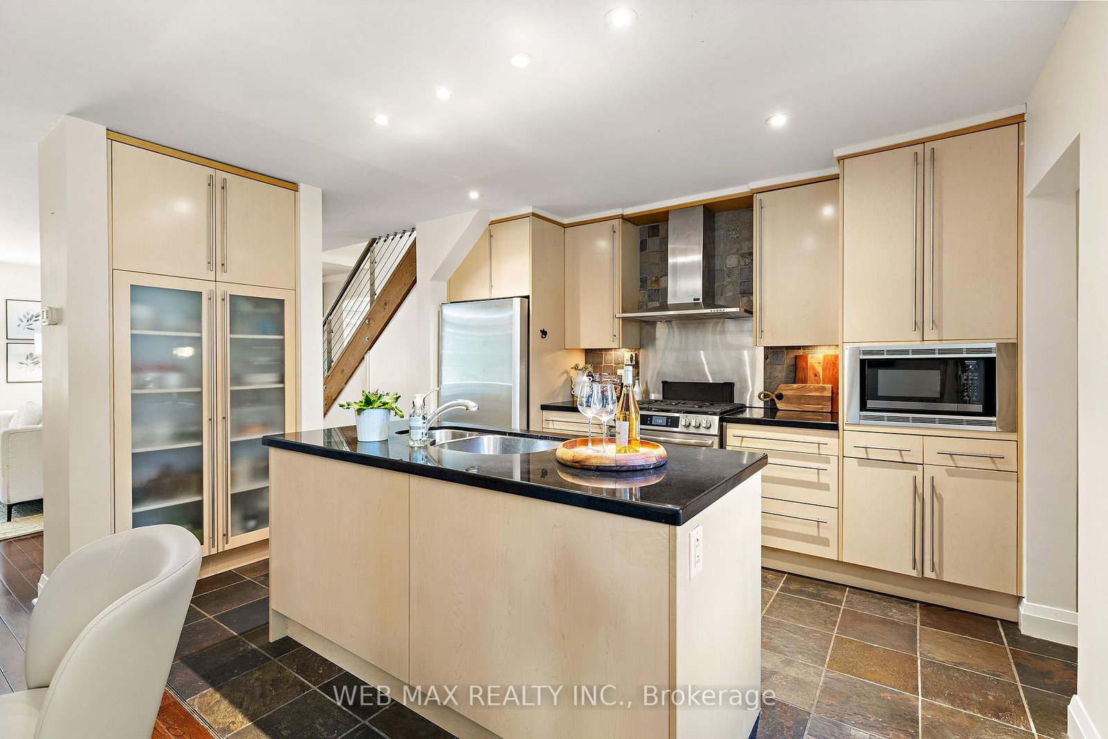 18 Bellefair Avenue • Toronto, ON photo 10