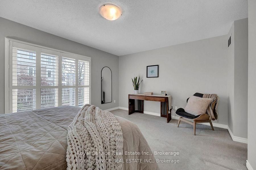 350 Lakebreeze Drive • #5 • Clarington, ON photo 18