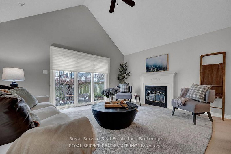 5 - 350 Lakebreeze Drive