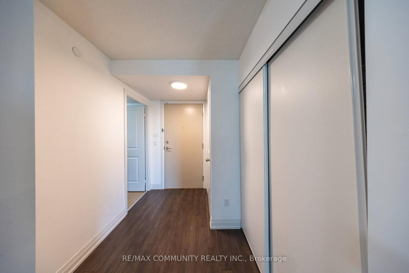 429 - 20 Meadowglen Place
