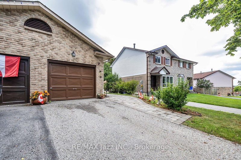 1305 Sunnybrae Crescent
