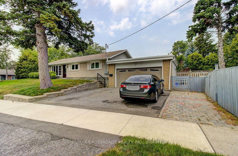 55 Gondola Crescent