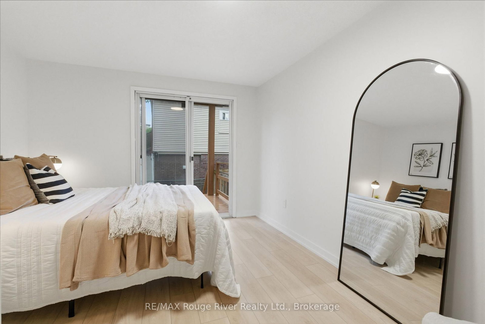 7 Heyworth Crescent • Toronto, ON photo 10