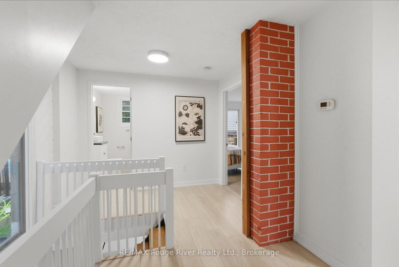 7 Heyworth Cres photo 4