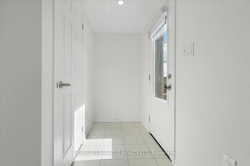 1392 Coral Springs Path photo 5