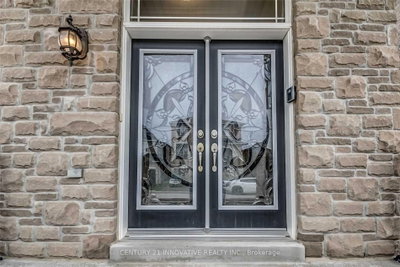 4 Aquilina Court • Ajax, ON photo 2