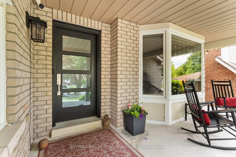 52 Mortimer Crescent