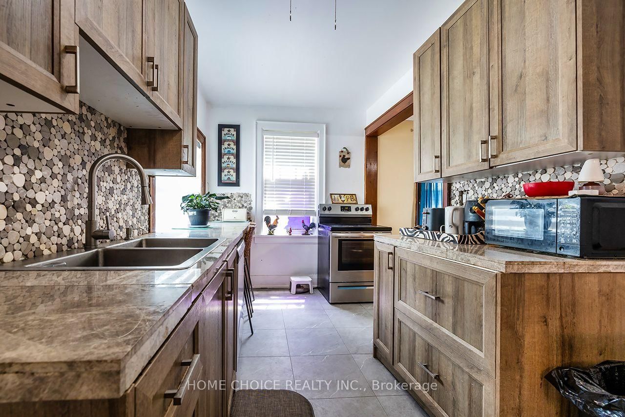 39 Burk Street • Oshawa, ON photo 10