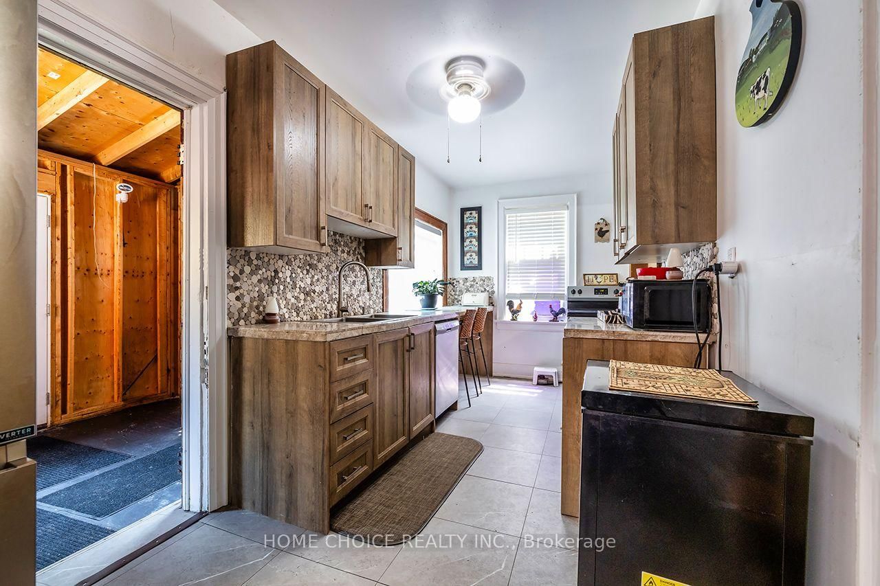 39 Burk Street • Oshawa, ON photo 11