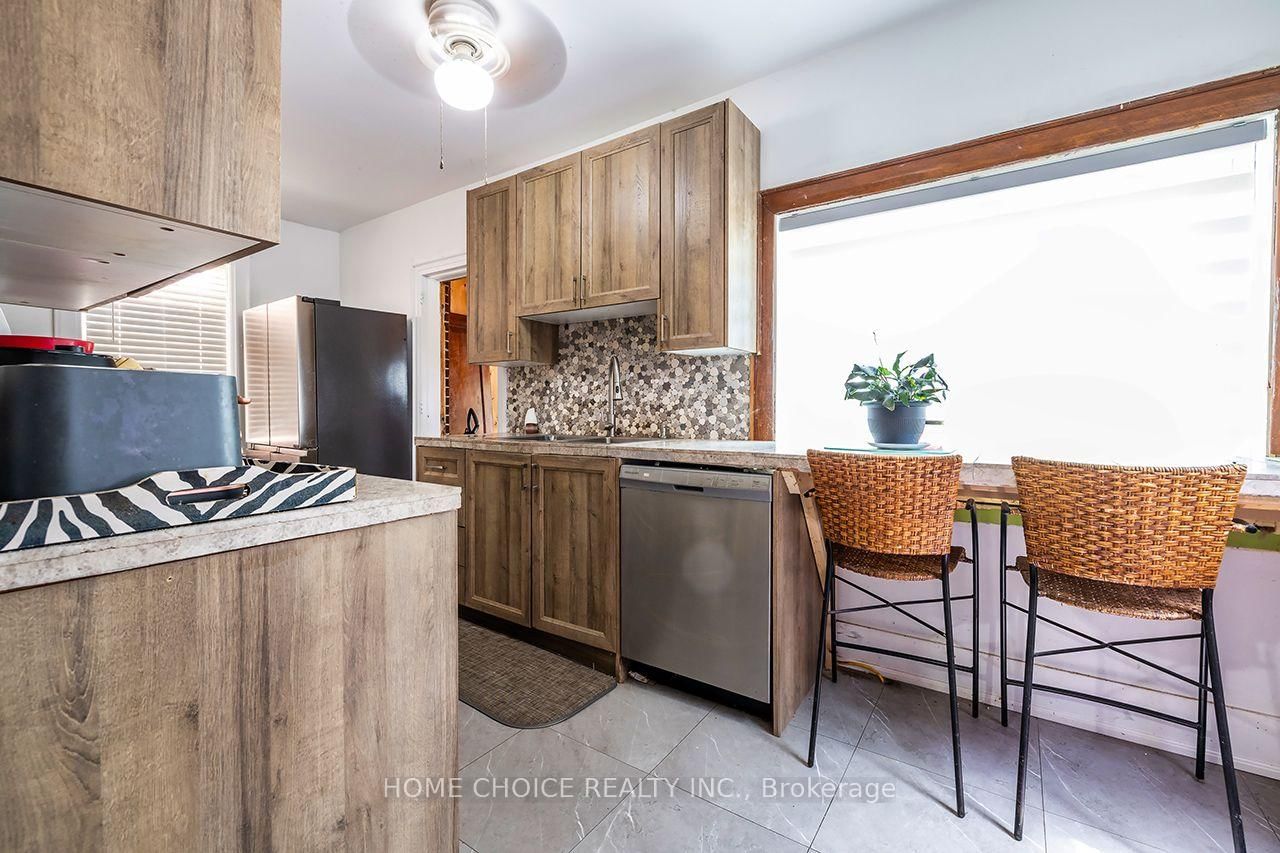 39 Burk Street • Oshawa, ON photo 12