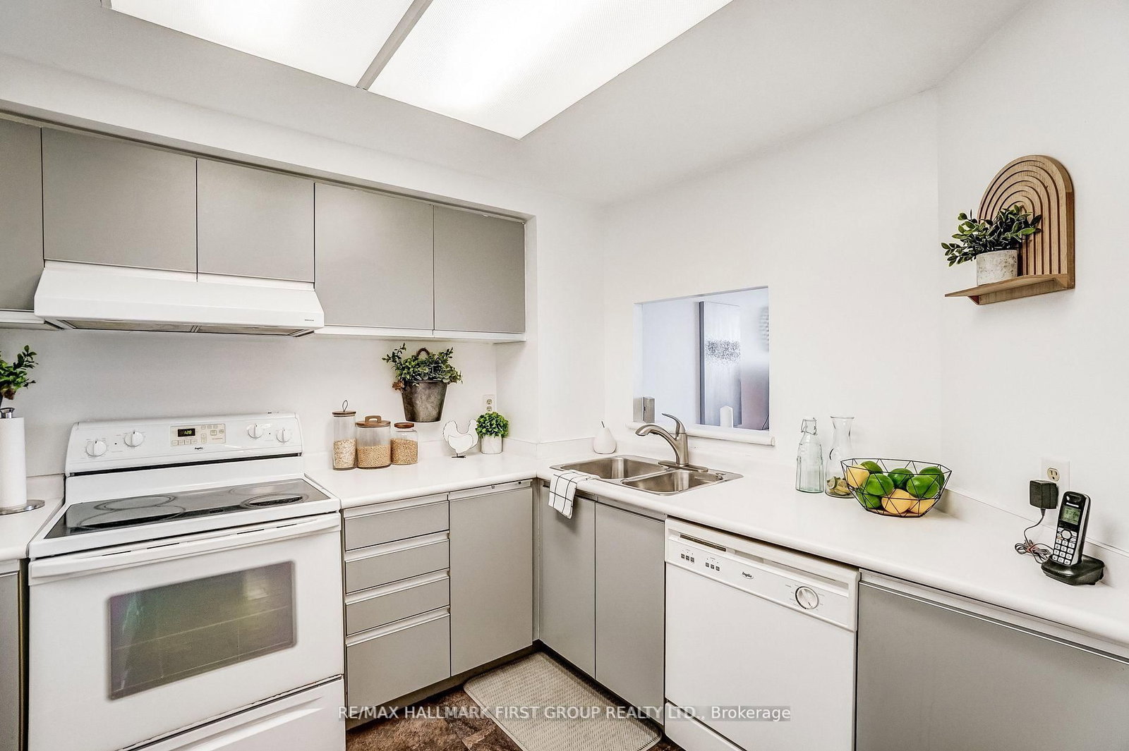711 Rossland Road • #501 • Whitby, ON photo 8