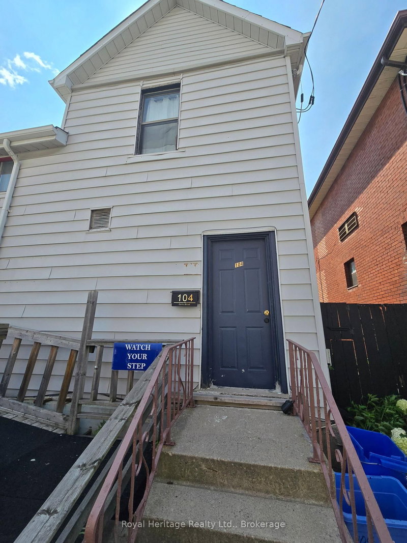 104 Centre Street N