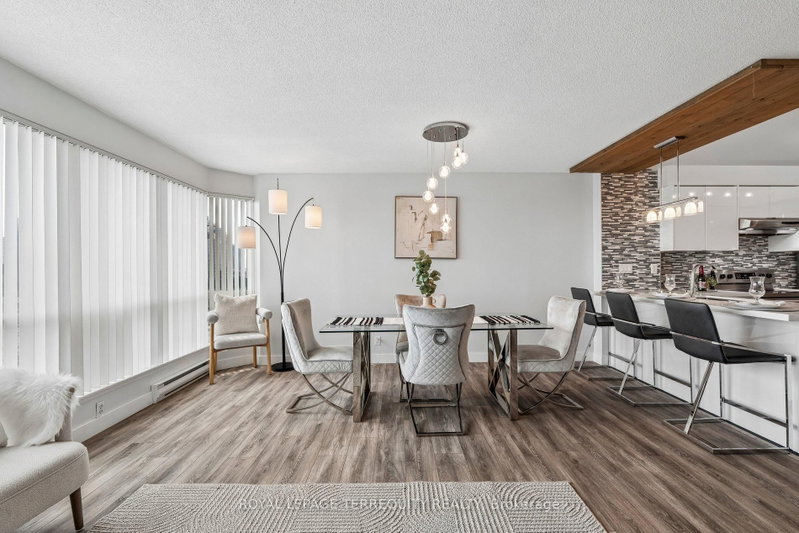 906 - 18 Lee Centre Drive