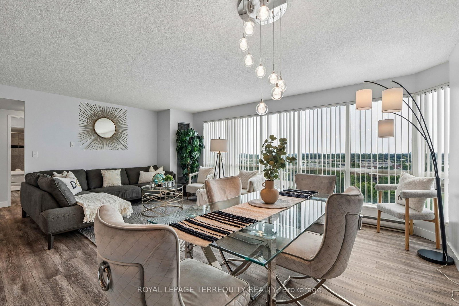 18 Lee Centre Drive • #906 • Toronto, ON photo 6