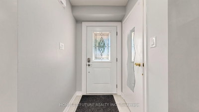 168 Large Crescent • Ajax, ON photo 5
