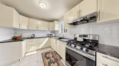 168 Large Crescent • Ajax, ON photo 6