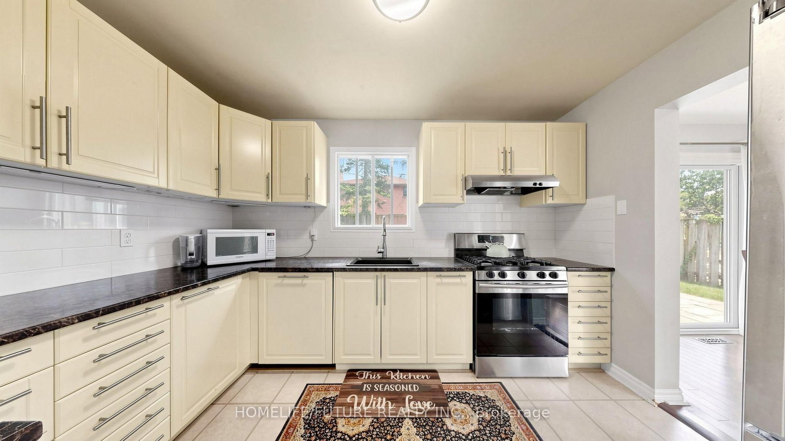 168 Large Crescent • Ajax, ON photo 7