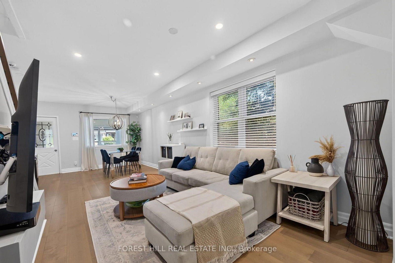 1040 Woodbine Avenue • Toronto, ON photo 10